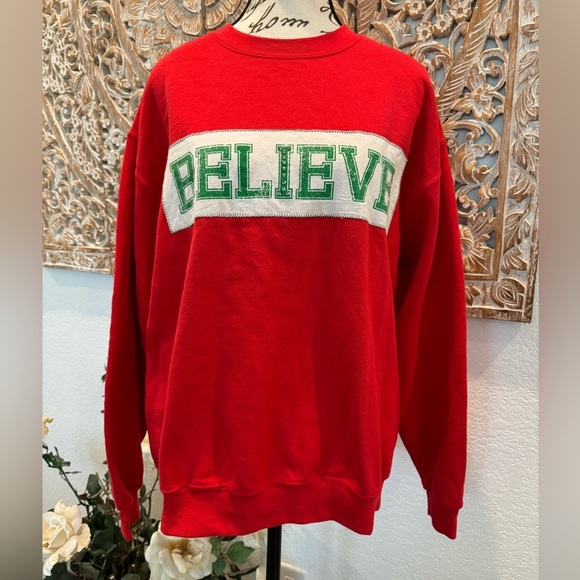 Gildan Tops - BELIEVE Sweatshirt- M
